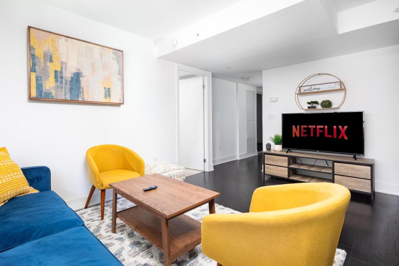 Upscale & Modern 2Bd + Den 2Ba Heart Of Downtown! Apartment Toronto Exterior photo