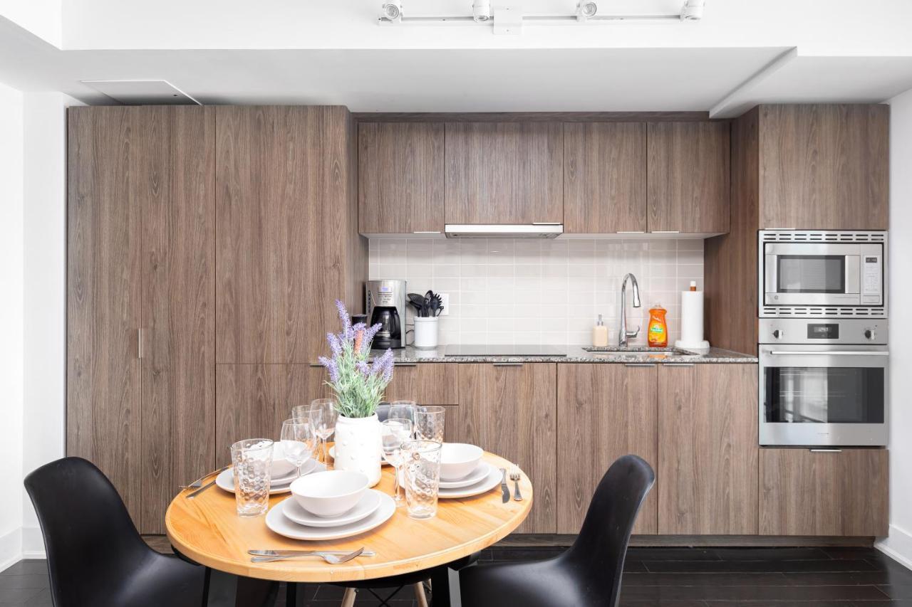 Upscale & Modern 2Bd + Den 2Ba Heart Of Downtown! Apartment Toronto Exterior photo
