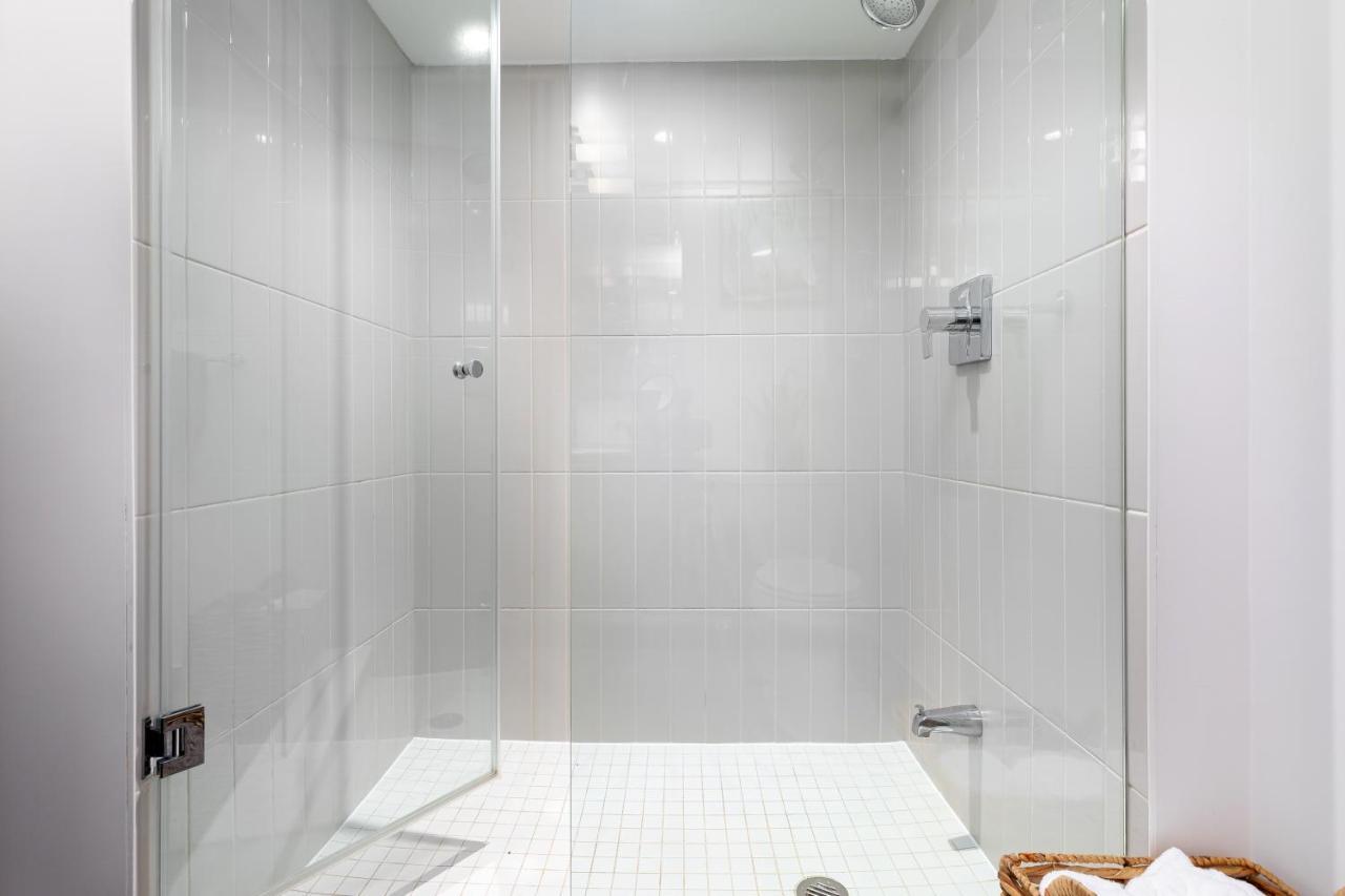 Upscale & Modern 2Bd + Den 2Ba Heart Of Downtown! Apartment Toronto Exterior photo